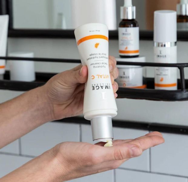 Очищаюче молочко з вітаміном С Image Skincare Vital C Hydrating Facial Cleanser A00538 фото